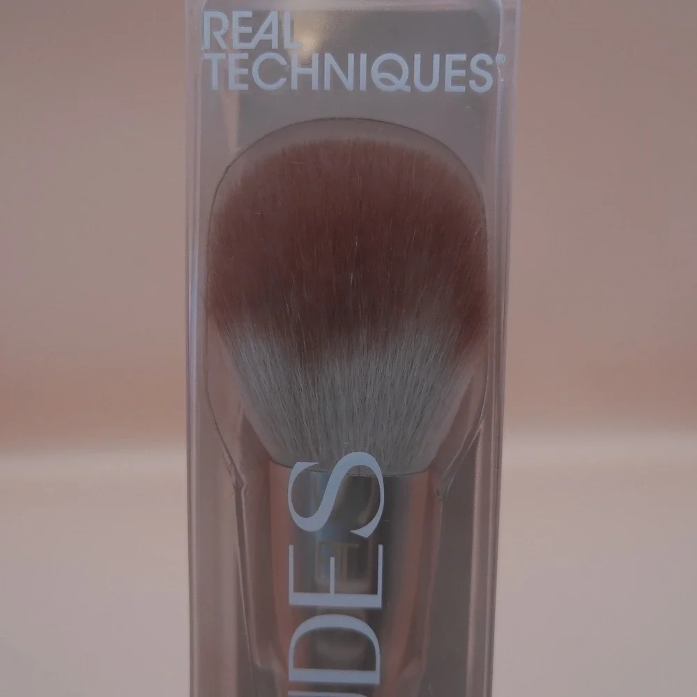 Real Techniques New Nudes 091 Hazy Finish Powder Makeup Brush Tool NIB